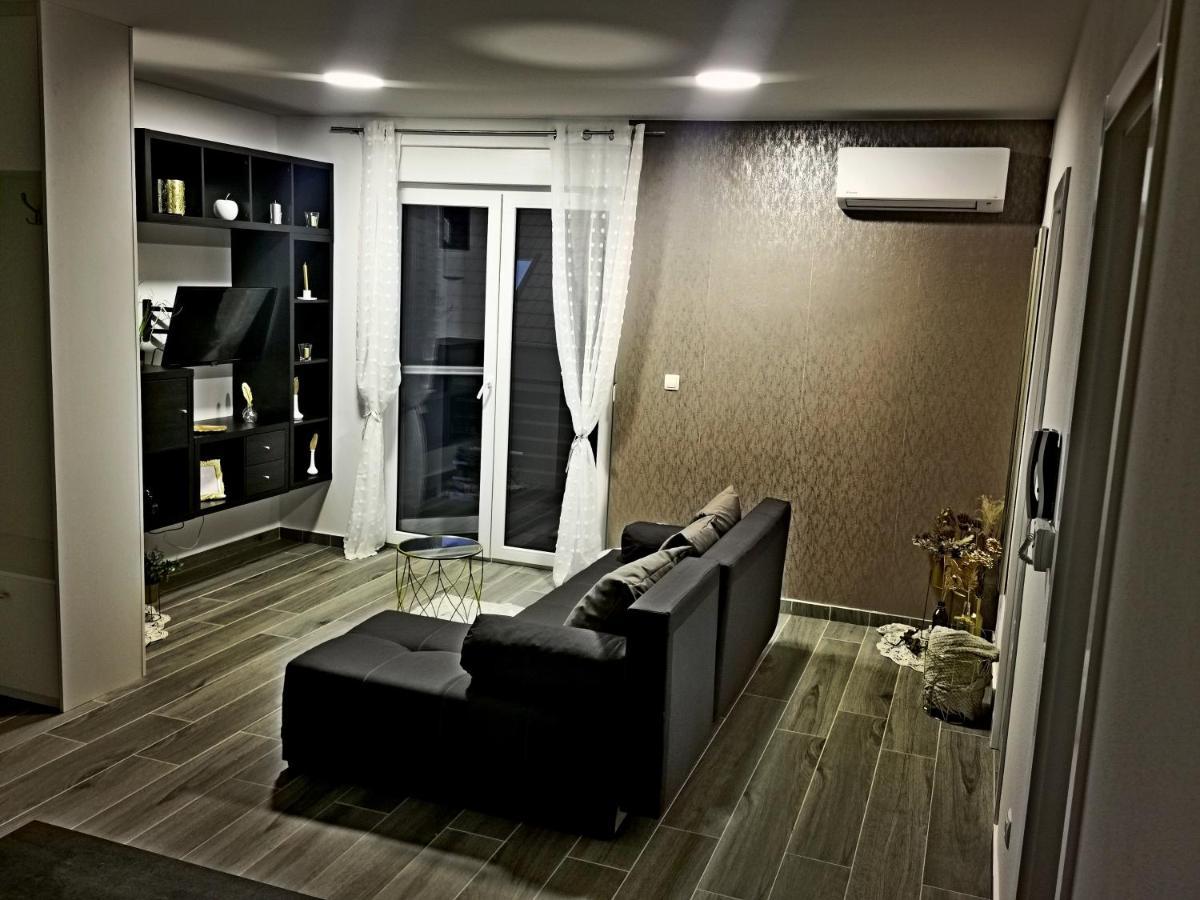 Golden - Self Check In Apartment Осиек Екстериор снимка