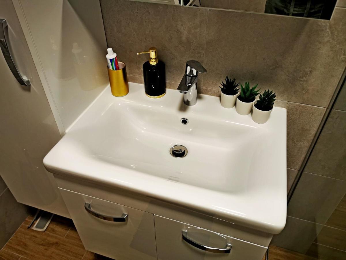 Golden - Self Check In Apartment Осиек Екстериор снимка