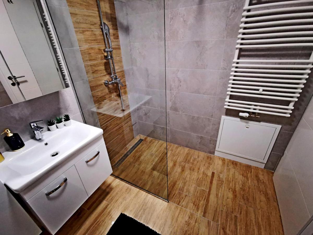 Golden - Self Check In Apartment Осиек Екстериор снимка
